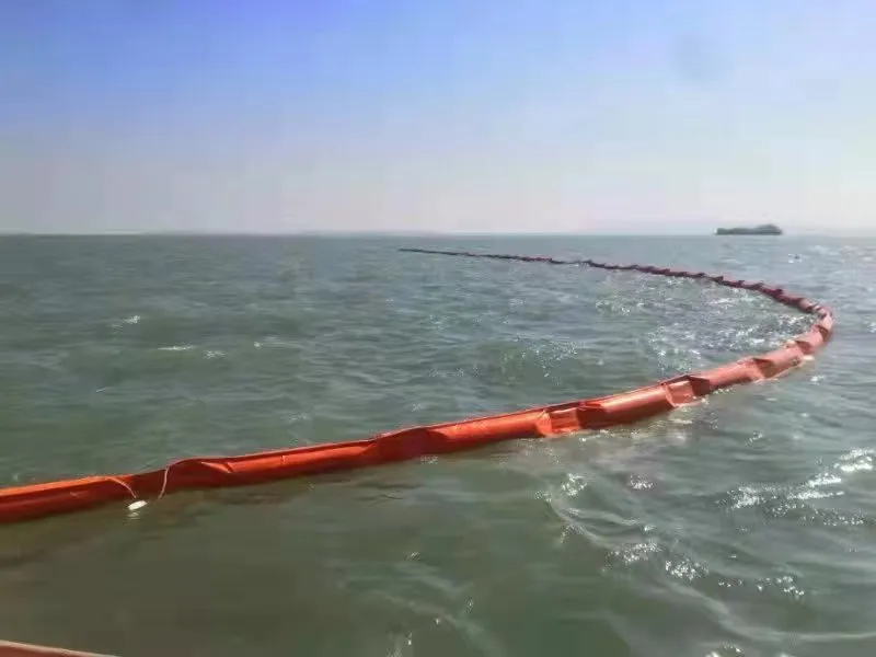 Doorlaatbaar wateroppervlak zwevend slibgordijn voor wateromgevingen milieuvriendelijk olievergieten Boom PVC zwevend slibgordijn 12