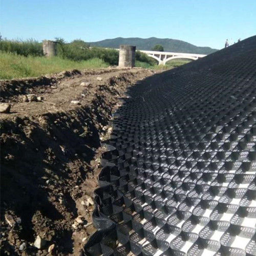 Geocel met textuur van glad plastic HDPE 1,1 mm tot 1,8 mm dik voor snelwegen