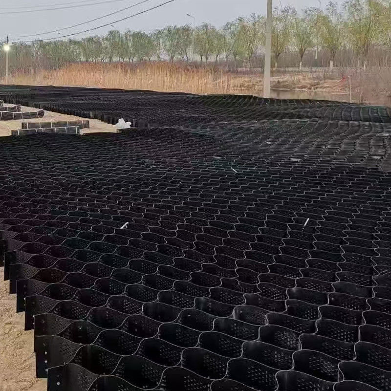 Gefabriceerd met gaten Hoog cellulair afsluitingssysteem Honingraat HDPE Geocell Voor weg Foundation Slopenbescherming Parkeerterrein Oprijlaan Behoudingsmuur