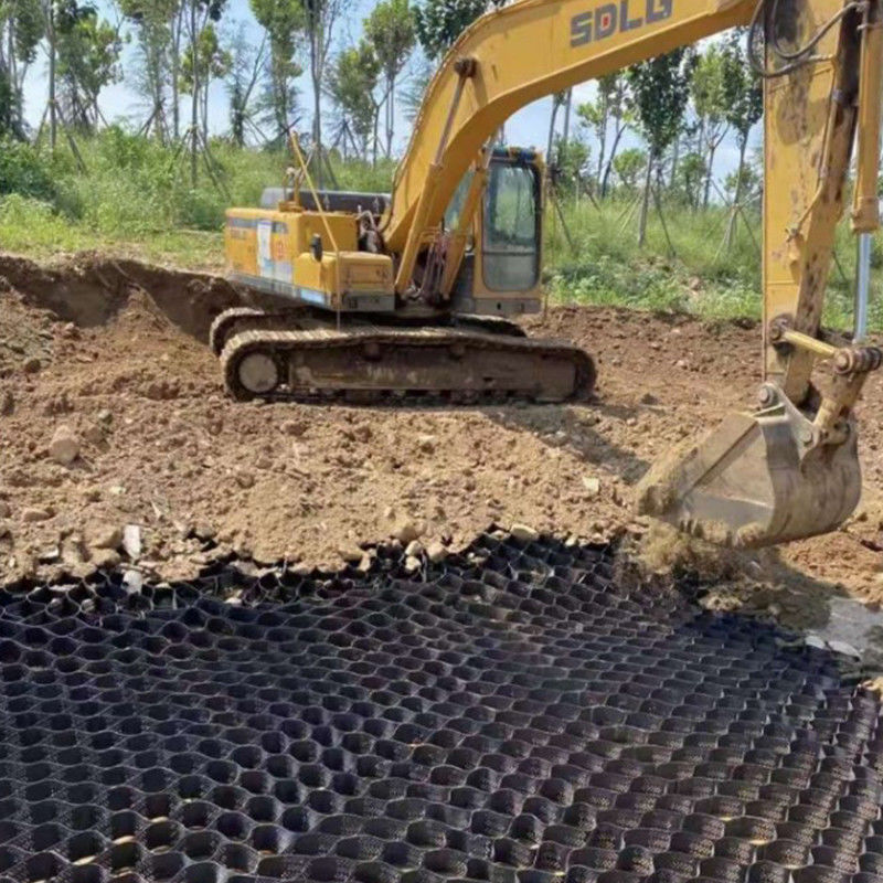 Gefabriceerd met gaten Hoog cellulair afsluitingssysteem Honingraat HDPE Geocell Voor weg Foundation Slopenbescherming Parkeerterrein Oprijlaan Behoudingsmuur