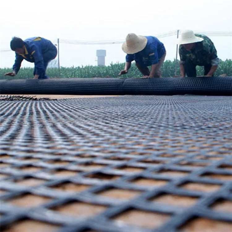 Hoge treksterkte Biaxiaal plastic gaas 30kN/m Zwart PP/PET Geogrid Voor bodemversterking En Stabilisatie van de wegbasis