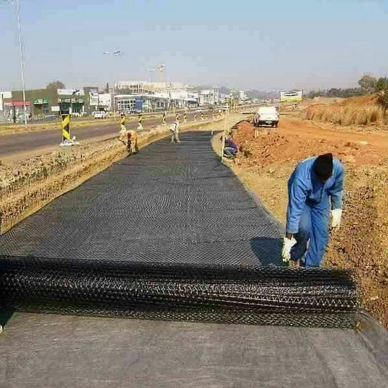 Hoge treksterkte Biaxiaal plastic gaas 30kN/m Zwart PP/PET Geogrid Voor bodemversterking En Stabilisatie van de wegbasis