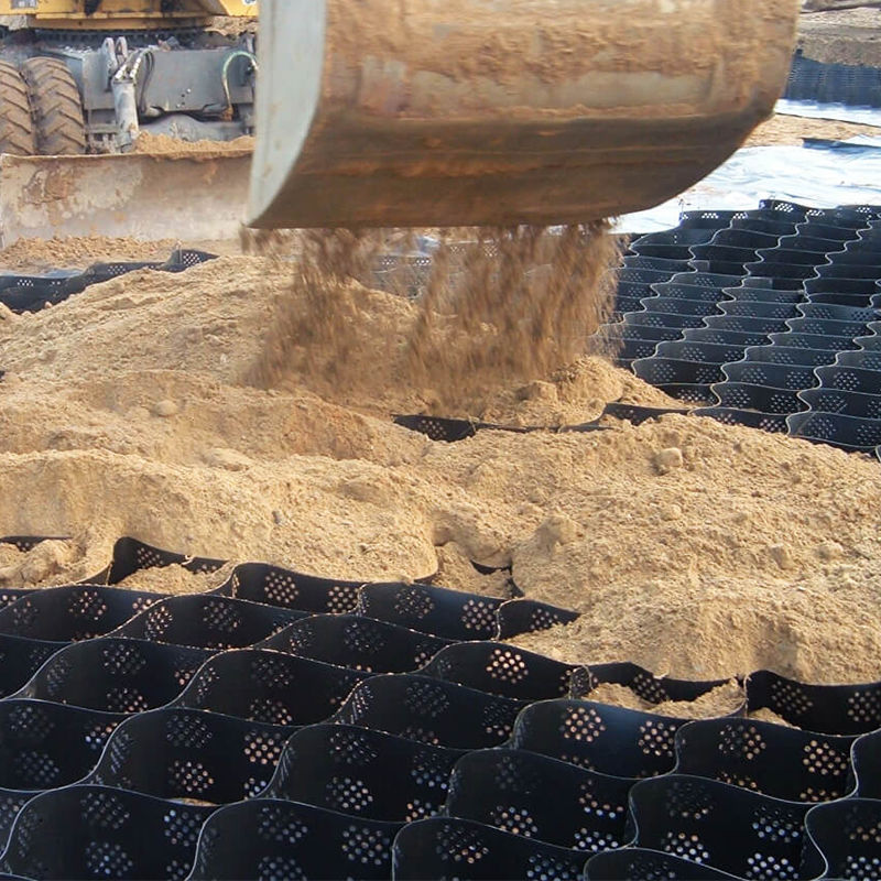 Getextureerde en geperforeerde HDPE-kunststof geocel grindrooster voor opritstabilisatie, wegfundamentversteviging, parkeerplaats en taludbescherming