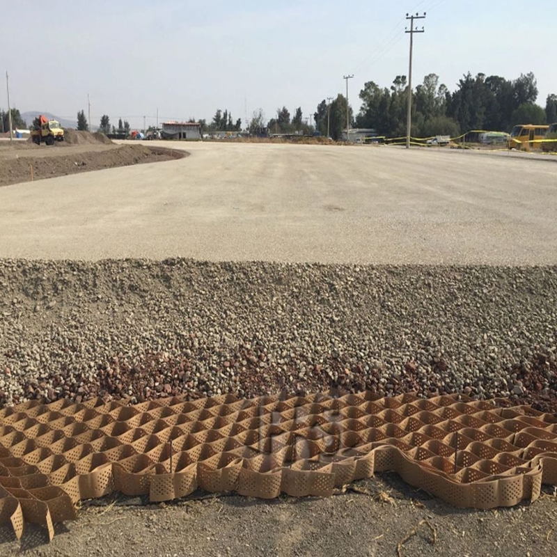 Duurzame HDPE Geocellen Glad oppervlak HDPE Geocel voor opritten Erosiebestrijding voor hellingen Ondersteuning van keermuren