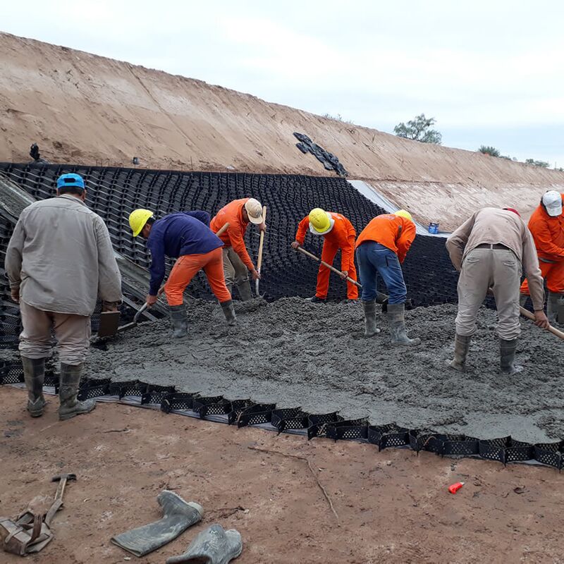 HDPE Geocell Plastic Driveway Gravel HDPE Geocell Soil Control in Road for Road Versterking van de weg Bescherming van hellingen Erosiebeheersing Gravel Highway